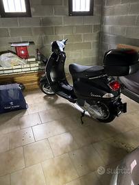 Vespa LX 150 versione limitata nero opaco