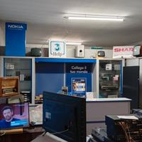 mobili negozio e scaffali 