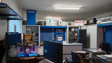 mobili negozio e scaffali 