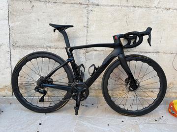 pinarello dogma F 2023 disc duraace di2 12v