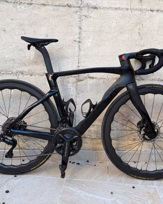 pinarello dogma F 2023 disc duraace di2 12v