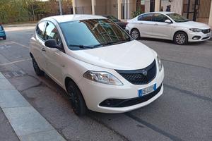 Lancia Ypsilon con soli 10400 km