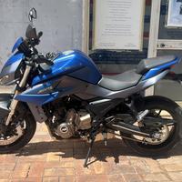 Moto naked SRK 700 QJ Motor 2025