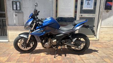 Moto naked SRK 700 QJ Motor 2025