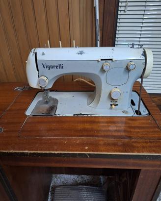Macchina da cucire vintage “Vigorelli”