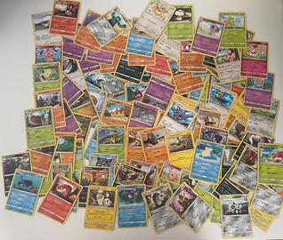 Lotto Carte Pokemon Mazzo 213g Circa 120 Carte ITA