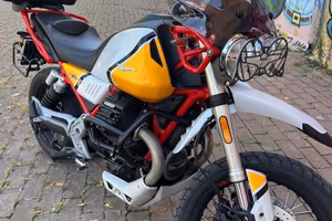 Moto guzzi v85tt     Evocative graphic