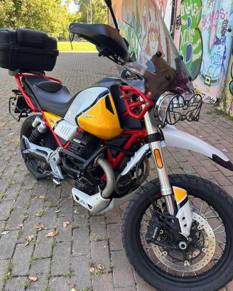 Moto guzzi v85tt     Evocative graphic