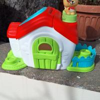 Casina con costruzioni 