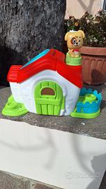 Casina con costruzioni 