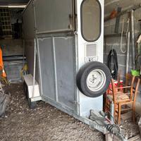 Trailer rimorchio trasporto cavalli