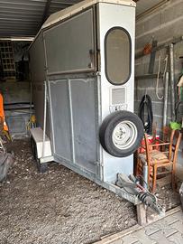 Trailer rimorchio trasporto cavalli