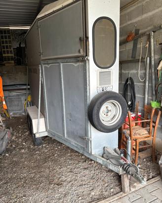 Trailer rimorchio trasporto cavalli