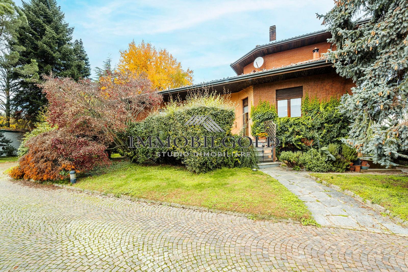 Ampia villa singola con giardino di circa 4.500 mq - Vista 2