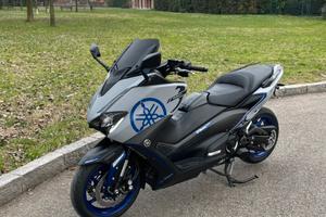 TMAX 560