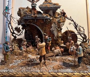 Presepe Natale. Borgo con fontana,natività,pastori