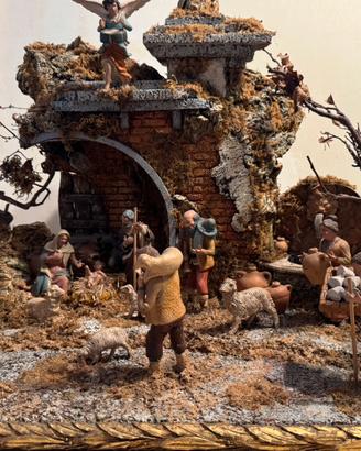 Presepe Natale. Borgo con fontana,natività,pastori