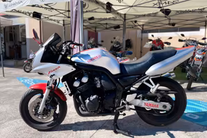 Yamaha FZS 600 Fazer - 2003 Guarda la ns vetrina m