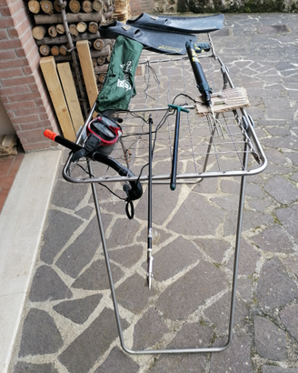 Fucile da sub con occhiali e pinne