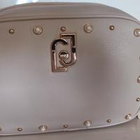 Liu-Jo Borsa a tracolla