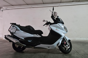 Suzuki Burgman 2015 con bauli inclusi
