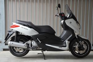 YAMAHA X-MAX 250
