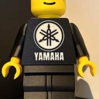 Omino Lego XXL 20cm Yamaha 
