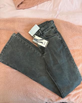 Pantaloni grigi a zampa d’elefante Calzedonia