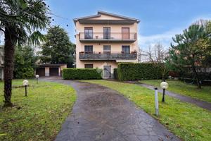 2 LOCALI A VEDANO AL LAMBRO