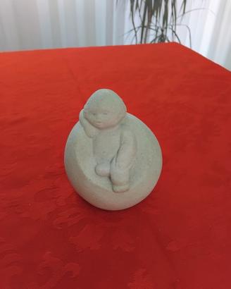 scultura vintage Marbell bambino seduto 