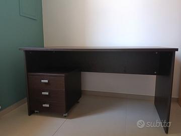 Scrivania in legno