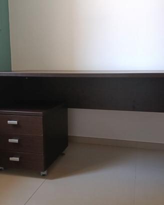 Scrivania in legno