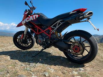 HyperMotard796
