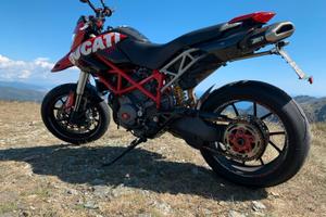 HyperMotard796