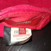 CAPPELLINO FERRARI AUTOGRAFATO