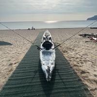 Kayak da pesca a pagaia marca SKF .