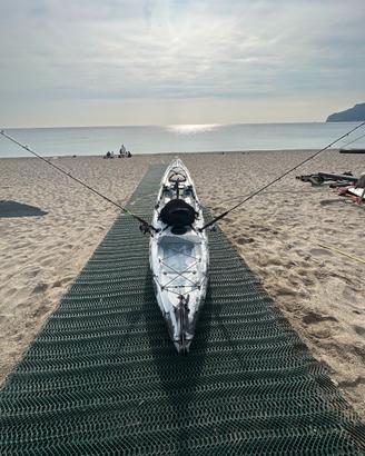 Kayak da pesca a pagaia marca SKF .