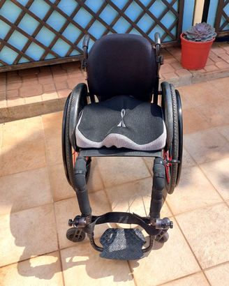 Carrozzina per disabili ultraleggera