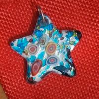 ciondolo stella in vetro dipinto multicolore