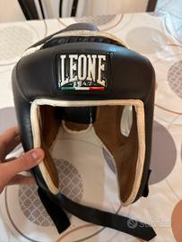 Caschetto kick boxe e paratibie