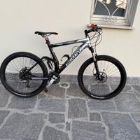 Bici in carbonio biammortizzata