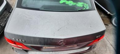 MERCEDES-BENZ E220 ANNO 2010 - BAULE POSTERIORE