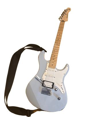 chitarra elettrica yamaha Pacifica 112VM Ice Blue