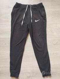 Pantaloni Tuta Nike Joggers Neri-Logo Swoosh
