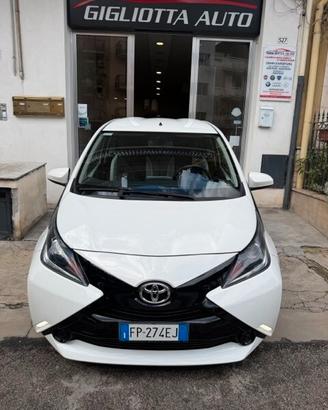 Toyota Aygo 1.0 VVT-i 69 CV 5 porte x-business MMT