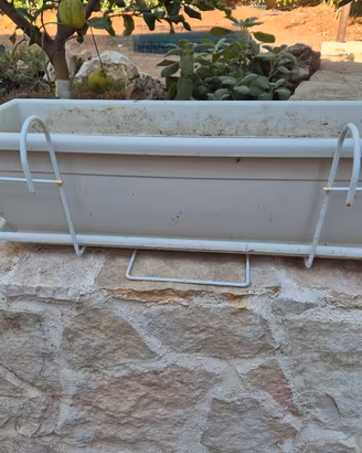 Vasi con supporto balconiera
