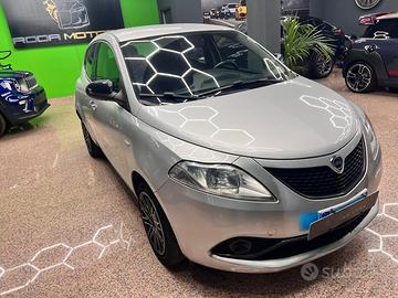 Lancia Ypsilon 1.2 69 CV 5 porte S&S Gold