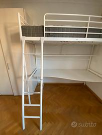 Letto a soppalco con scrivania