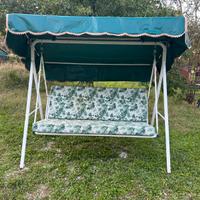 Dondolo in ferro da giardino