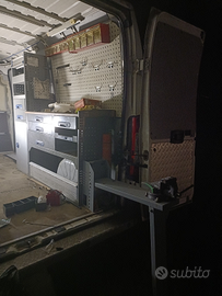 Allestimento officina mobile